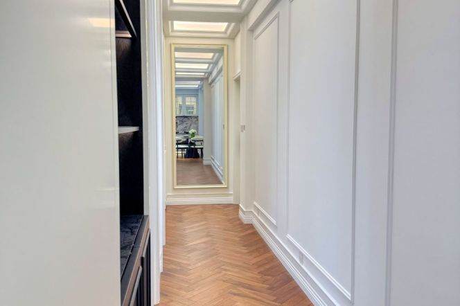 High-Ceiling Bright 2BR Heritage Apartment near Middle Huaihai Rd Metro (L1/L14)