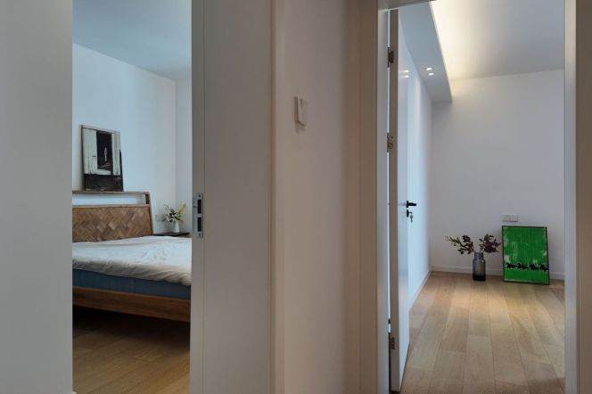 High-Floor 3BR Apartment near Nanjing Xi Lu (L2/L12/L13)