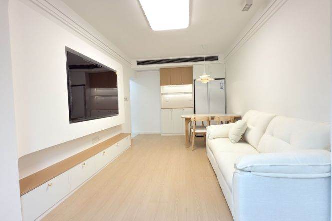 Spacious 1BR Apartment in Gubei (L2/L3/L4)