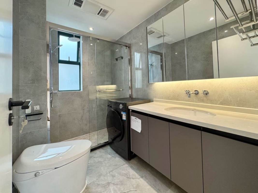Housing image — Bathroom