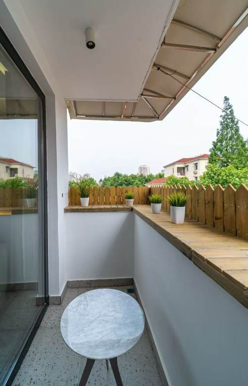 Housing image — Balcony
