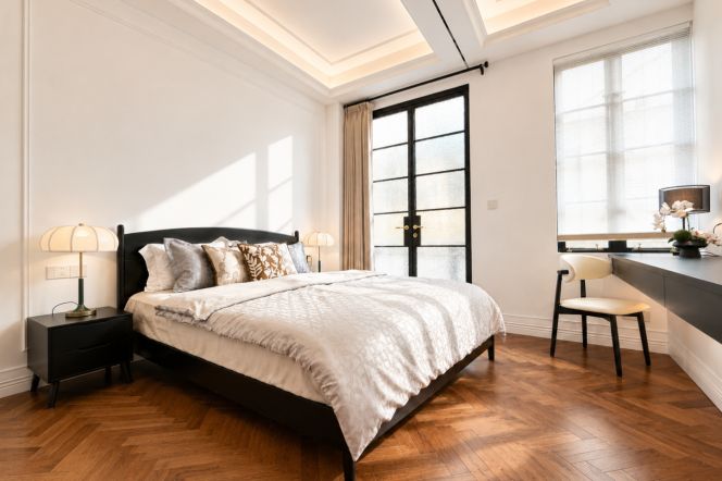 High-Ceiling Bright 2BR Heritage Apartment near Middle Huaihai Rd Metro (L1/L14)