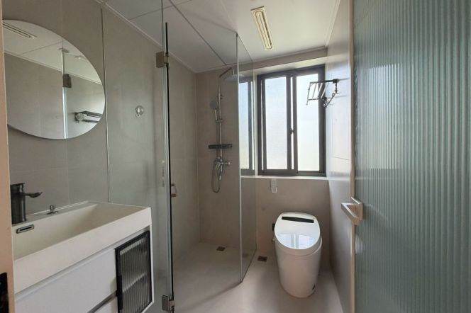 Modern 3BR Apartment in Hongqiao CBD with Built-in Storage