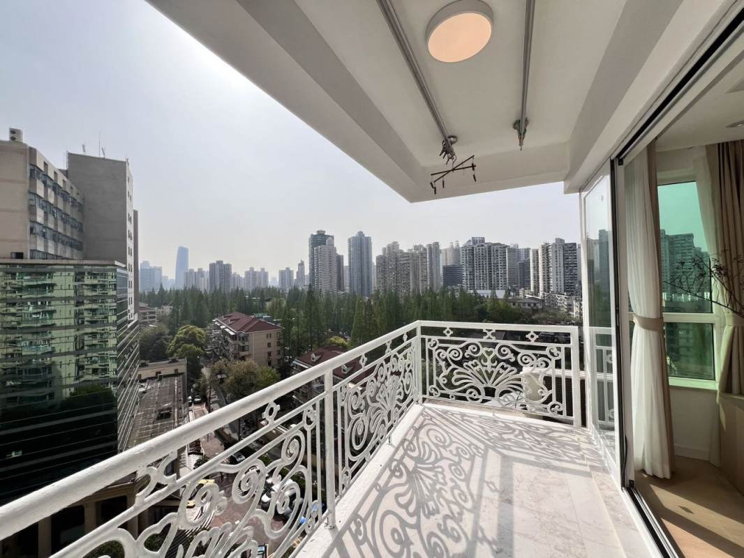 Housing image — Balcony