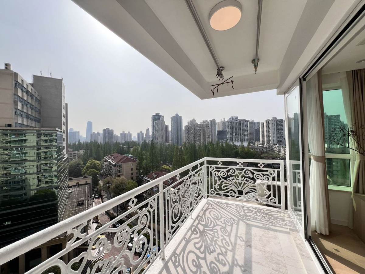 Housing image — Balcony