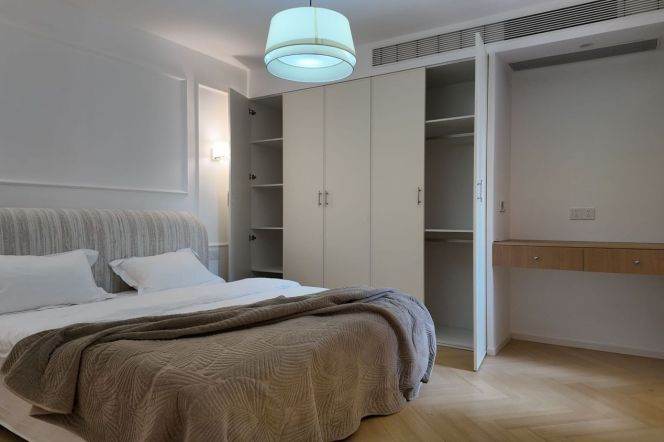 3BR Apartment near Nanjing Xi Lu (L2/L12/L13)