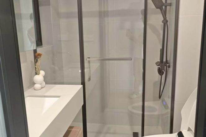 High-Floor 1BR Apartment at Wuzhong Building (L1/L7/L10)