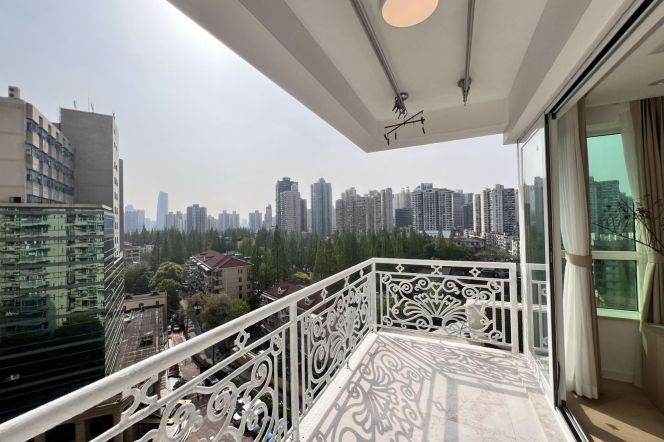 Bright Open-Layout 2BR Apartment in Jing'an