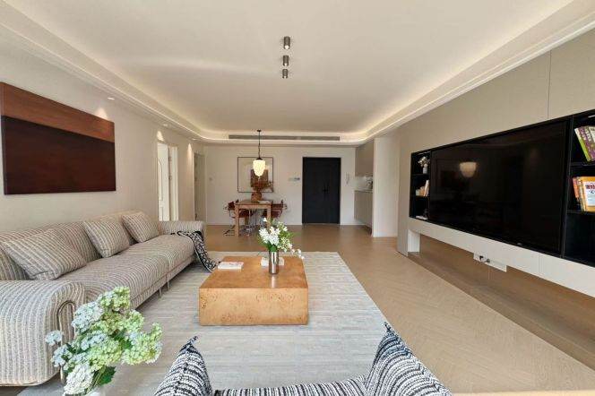 Bright Modern 4BR Apartment in Xintiandi (L8/L9)