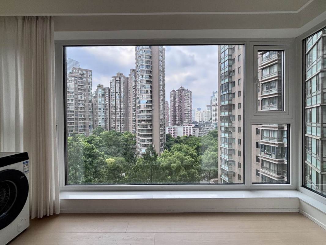 Housing image — Balcony