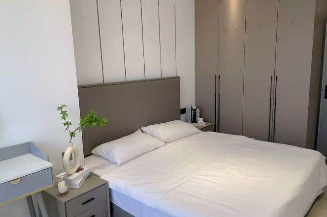 High-Floor Bright Modern 1BR Apartment near Caoyang Road Metro (L3/L4/L11/L13/L14)