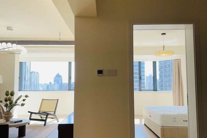 High-Floor Spacious Bright Modern 2BR Apartment near SML Center (L9)