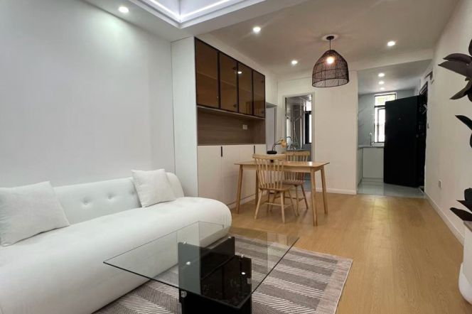 Modern 1BR Apartment near Zhongshan Park (L11/L13)