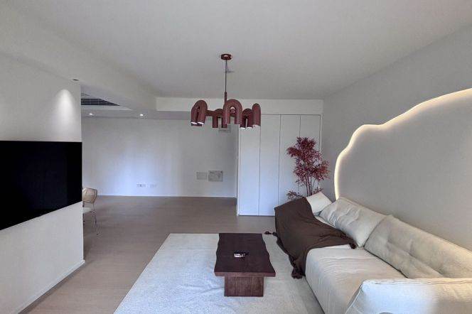 Modern Bright 3BR Apartment in Jing'an (L13/L14)