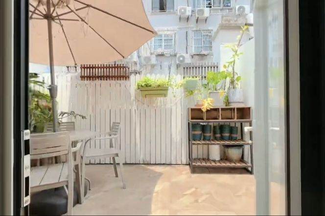 3BR Lane House in Old Xuhui with Terrace