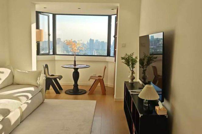 High-Floor 1BR Apartment at Wuzhong Building (L1/L7/L10)