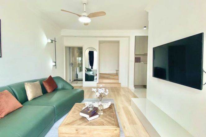 Spacious Bright 2BR Apartment in Gubei