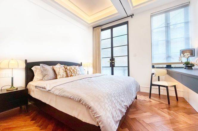 High-Ceiling Bright 2BR Heritage Apartment near Middle Huaihai Rd Metro (L1/L14)