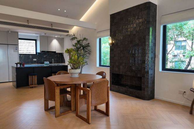 Spacious Bright 2BR Heritage Apartment near Nanjing Xi Lu with Green View (L2/L12/L13)