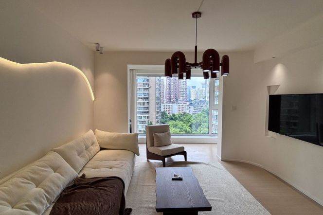 Modern Bright 3BR Apartment in Jing'an (L13/L14)