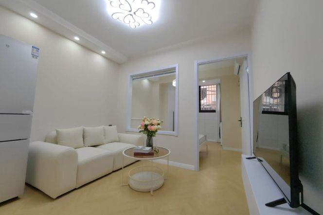 Modern 1BR Apartment near Zhongshan Park (L2/L11)