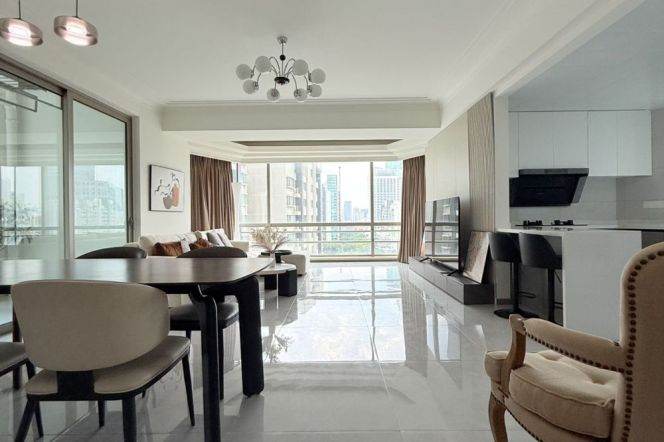 Spacious 3BR Apartment near Century Park