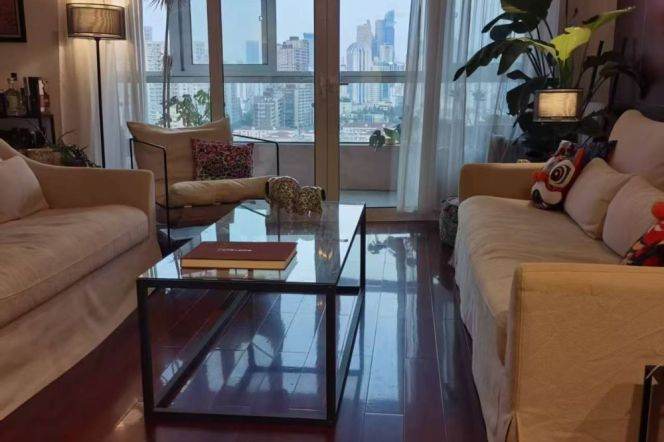 Spacious 1BR Shared Apartment near Jiangsu Rd Metro (L2/L11)