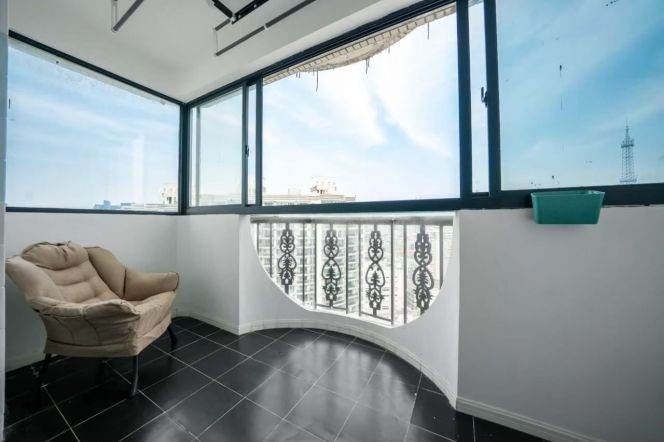 High-Floor Spacious Bright 3BR Apartment near Dapuqiao Metro with Floor-to-Ceiling Windows (L9/L13)