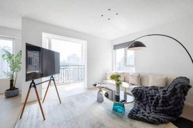 High-Floor Modern Bright 4BR Apartment at Summit Panorama
