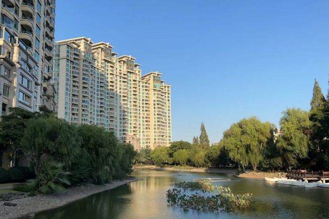 High-Floor Spacious 4BR Apartment near Lantian Road Metro