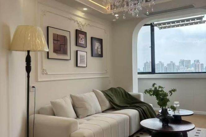 High-Floor Spacious 1BR Apartment in Xujiahui (L10/L11)