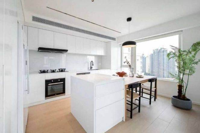 High-Floor Modern Bright 4BR Apartment at Summit Panorama