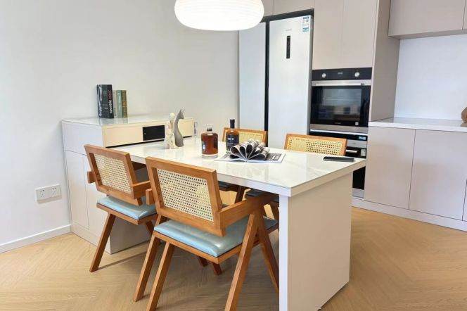 2BR Apartment in Jing'an (L2/L12/L13)