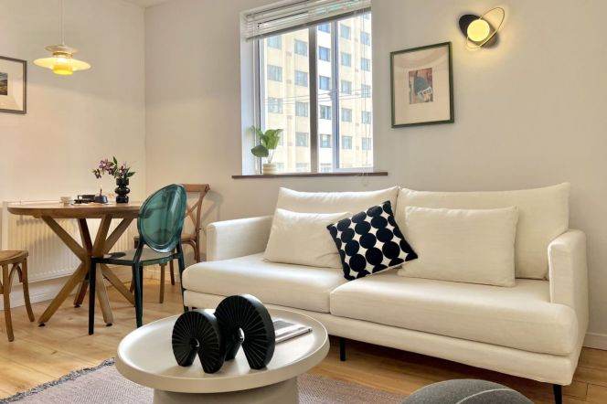 Bright 2BR Apartment in Jing'an with Built-in Storage