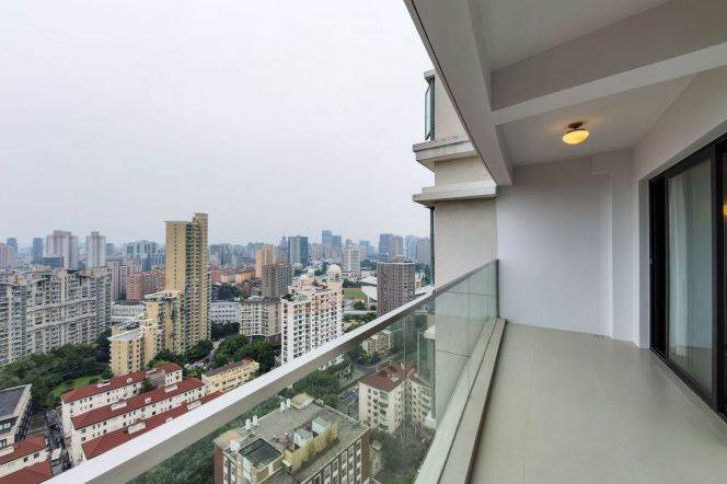 High-Floor 4BR Apartment near West Yan'An Rd Metro