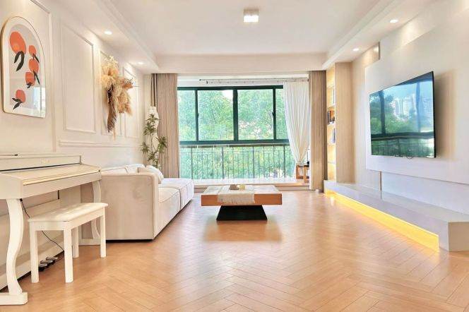 Spacious Bright 2BR Apartment in Xintiandi with Floor-to-Ceiling Windows (L9/L13)