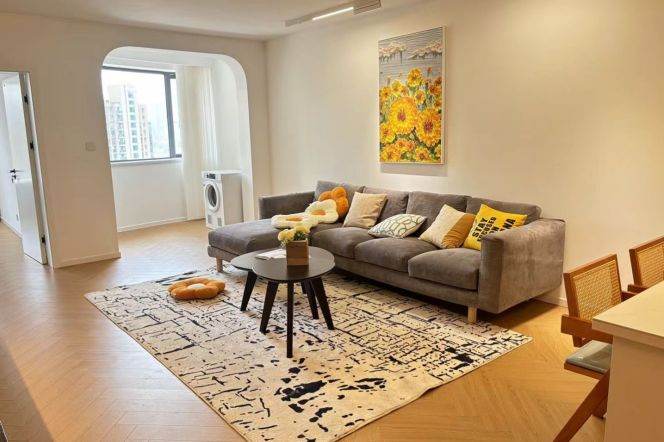 2BR Apartment in Jing'an (L2/L12/L13)