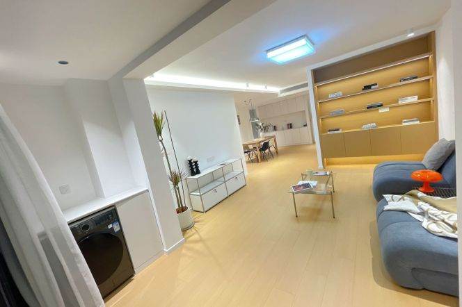 Modern 2BR Apartment near Yishan Rd Metro with Floor-to-Ceiling Windows (L3/L4/L9)