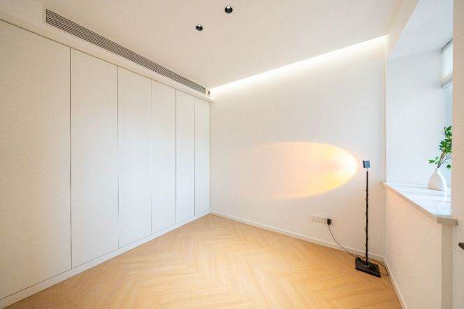 High-Floor 2BR Apartment in Gubei