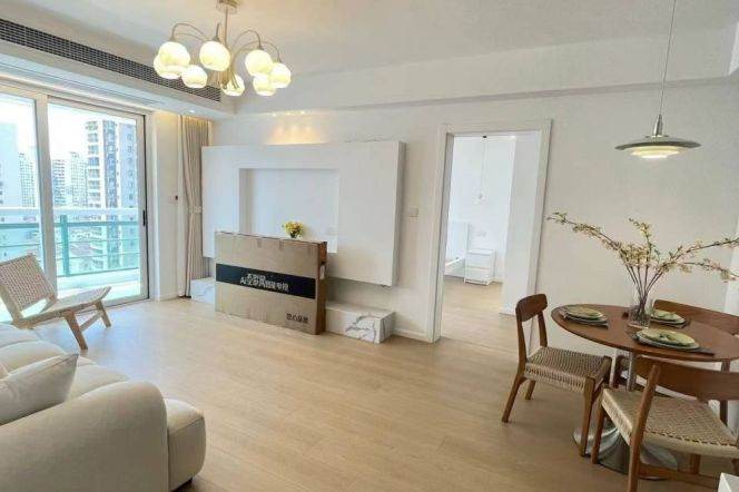 Spacious Bright 1BR Apartment in Jing'an with Floor-to-Ceiling Windows (L13/L14)