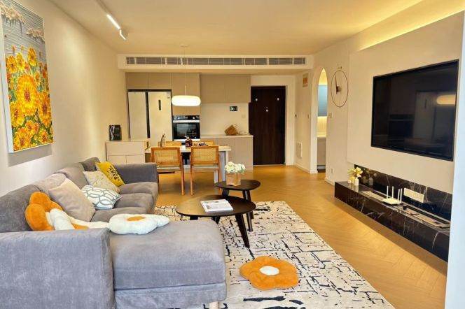 2BR Apartment in Jing'an (L2/L12/L13)
