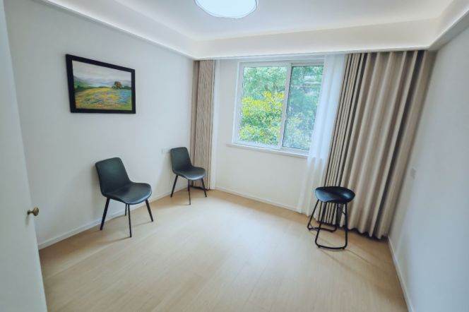 Modern 3BR Apartment near Shanghai Indoor Stadium Metro with Green View (L1/L4/L11)