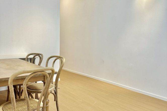 Bright Modern 6BR Shared Apartment near Nanjing Xi Lu (L2/L12/L13)