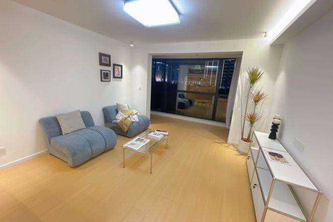 Modern 2BR Apartment near Yishan Rd Metro with Floor-to-Ceiling Windows (L3/L4/L9)
