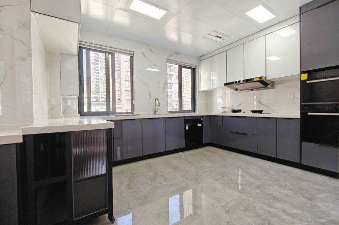 Spacious 5BR Apartment near Jiashan Rd Metro with Terrace (L4/L9/L12)