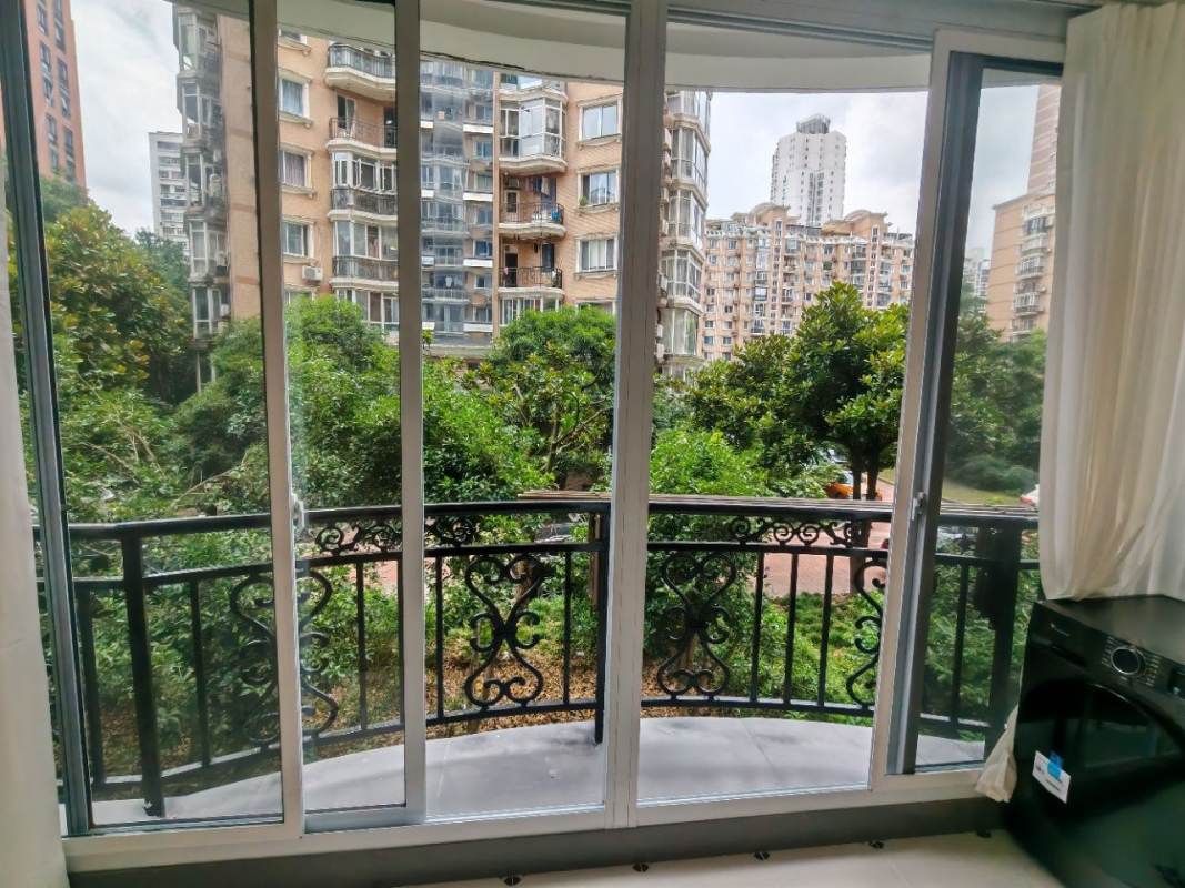 Housing image — Balcony
