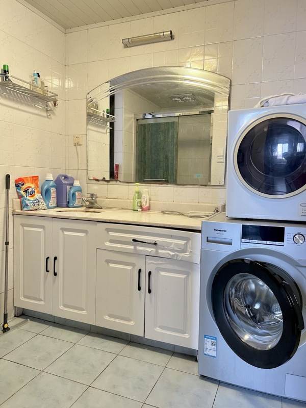 Housing image — Bathroom