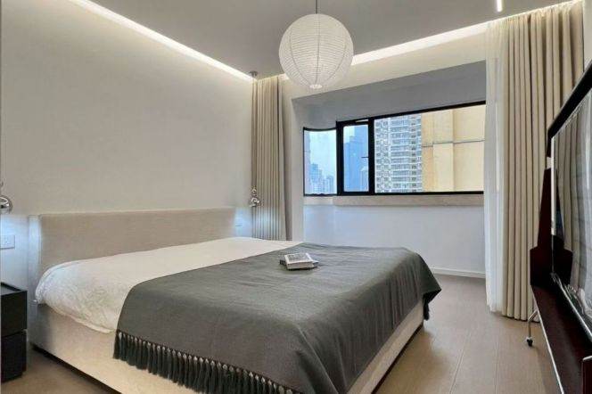 High-Floor 2BR Apartment in Jing'an