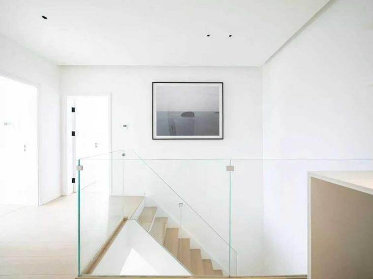 Housing image — Room