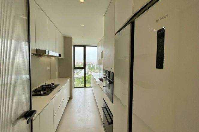 High-Floor 3BR Apartment in Gubei (L2/L15)